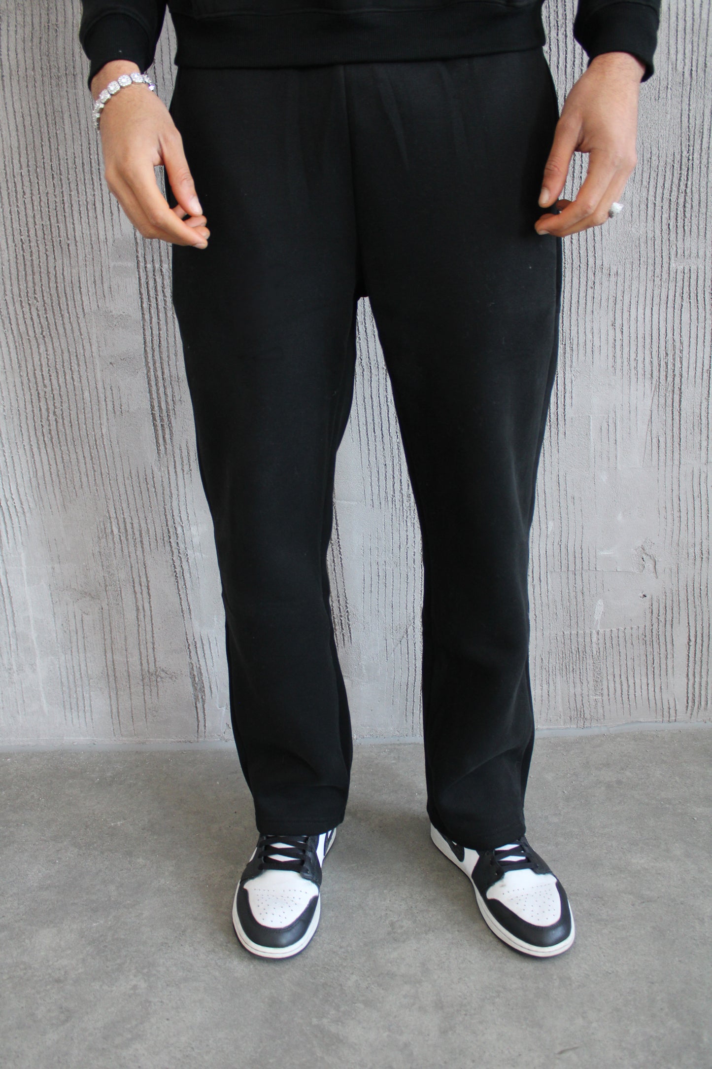ESSENTIAL SWEATPANTS - BLACK