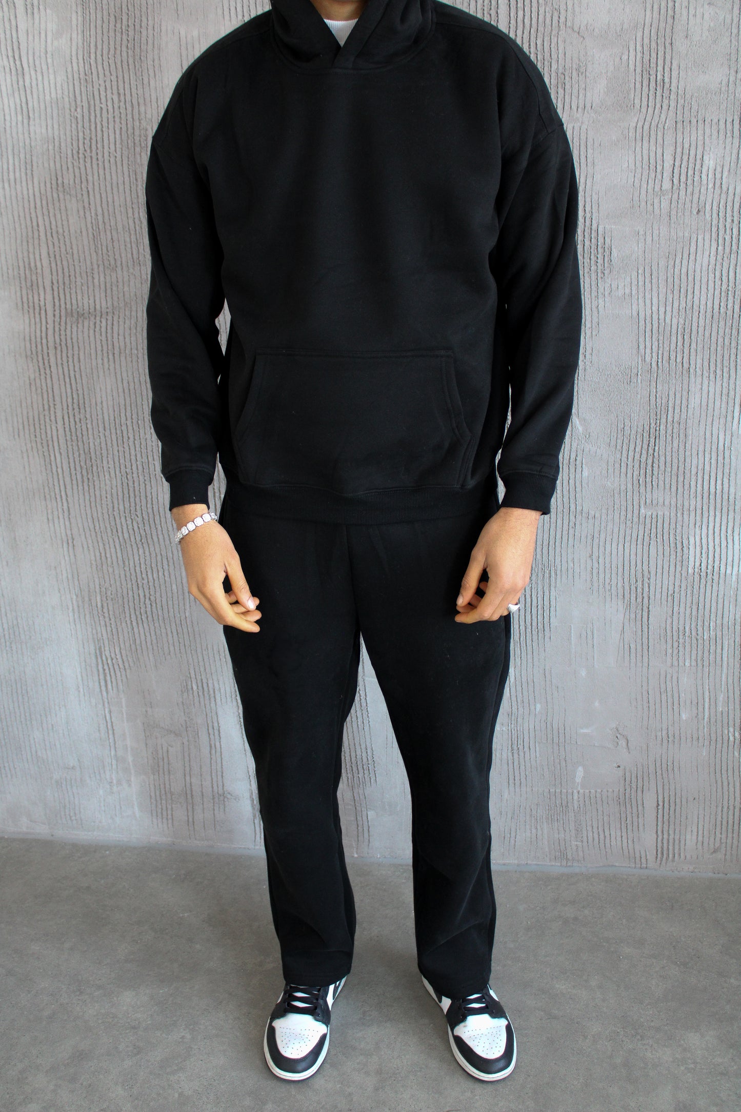 ESSENTIAL HOODIE - BLACK