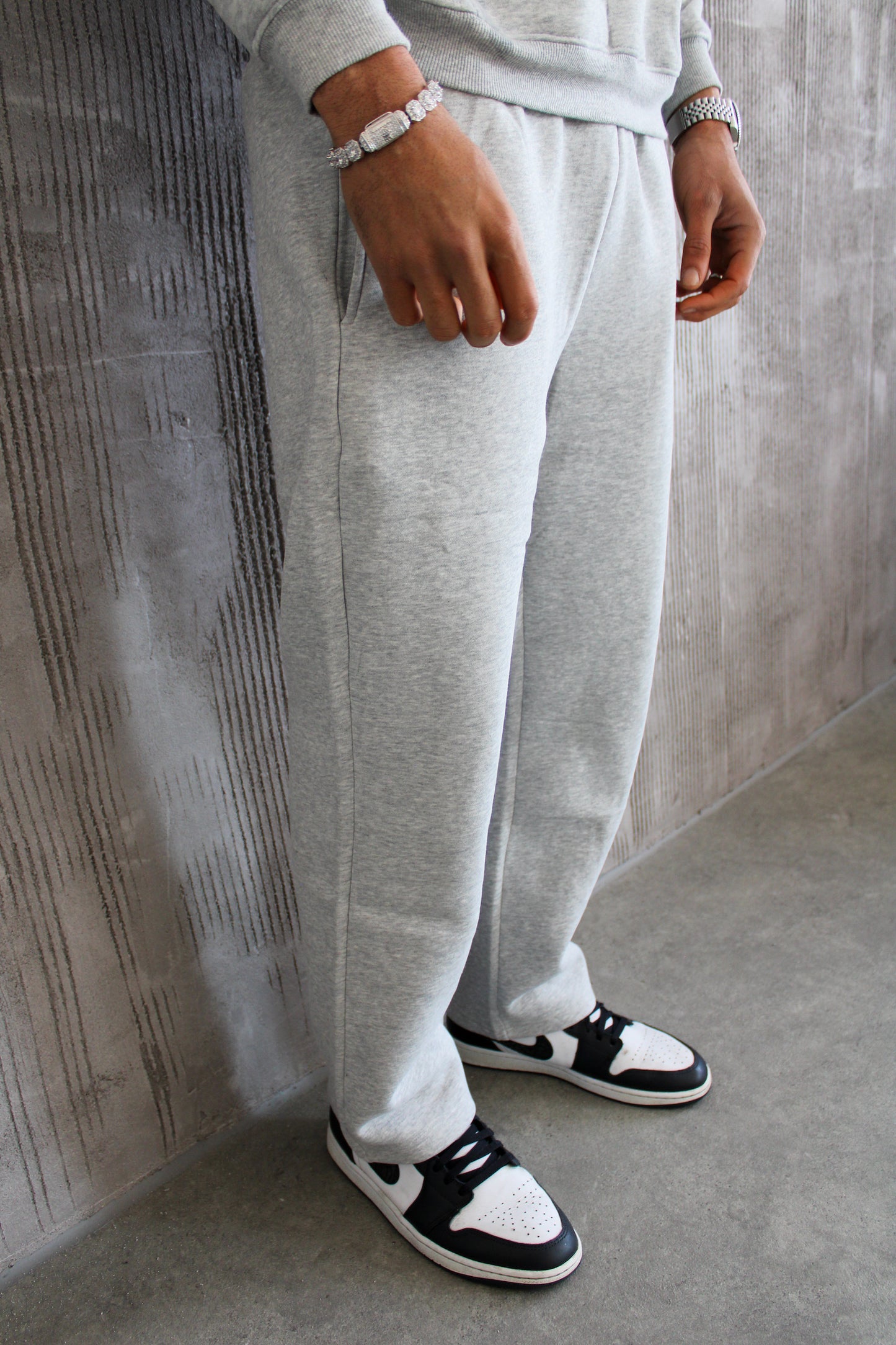 ESSENTIAL SWEATPANTS - GREY