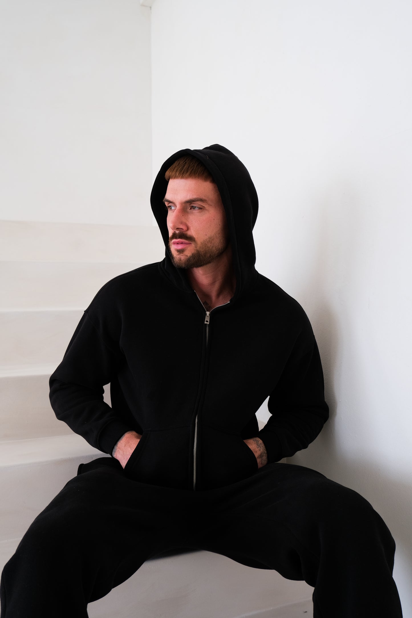 ESSENTIAL DOUBLE ZIP HOODIE - BLACK
