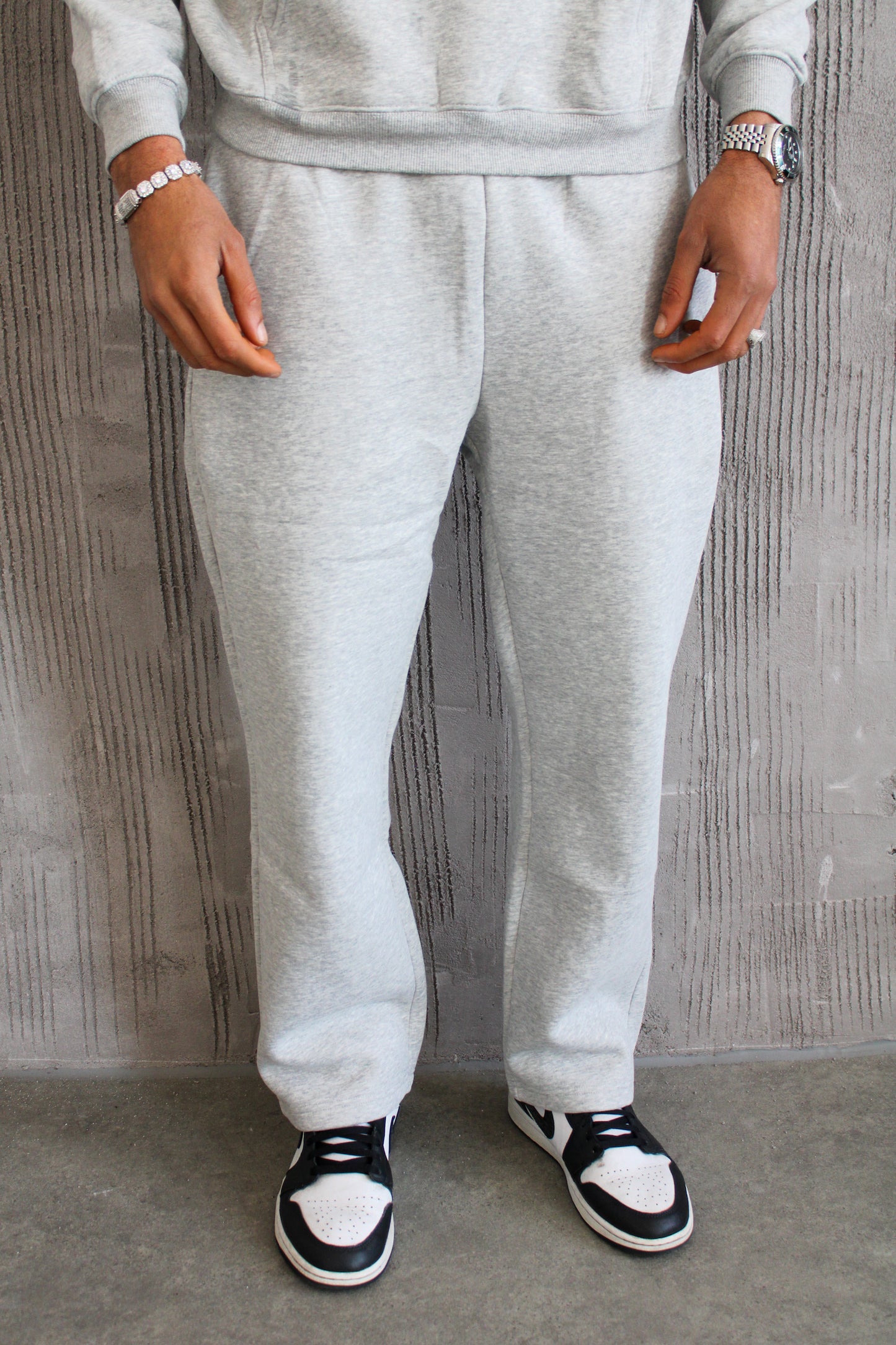 ESSENTIAL SWEATPANTS - GREY